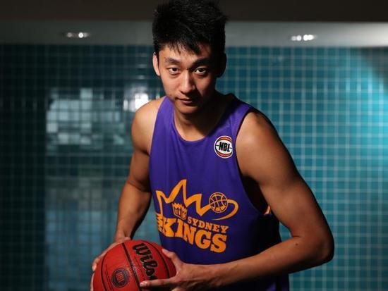 湖人进攻端配合流畅，失误率下降（湖人进攻运转顺畅，失误率下滑）