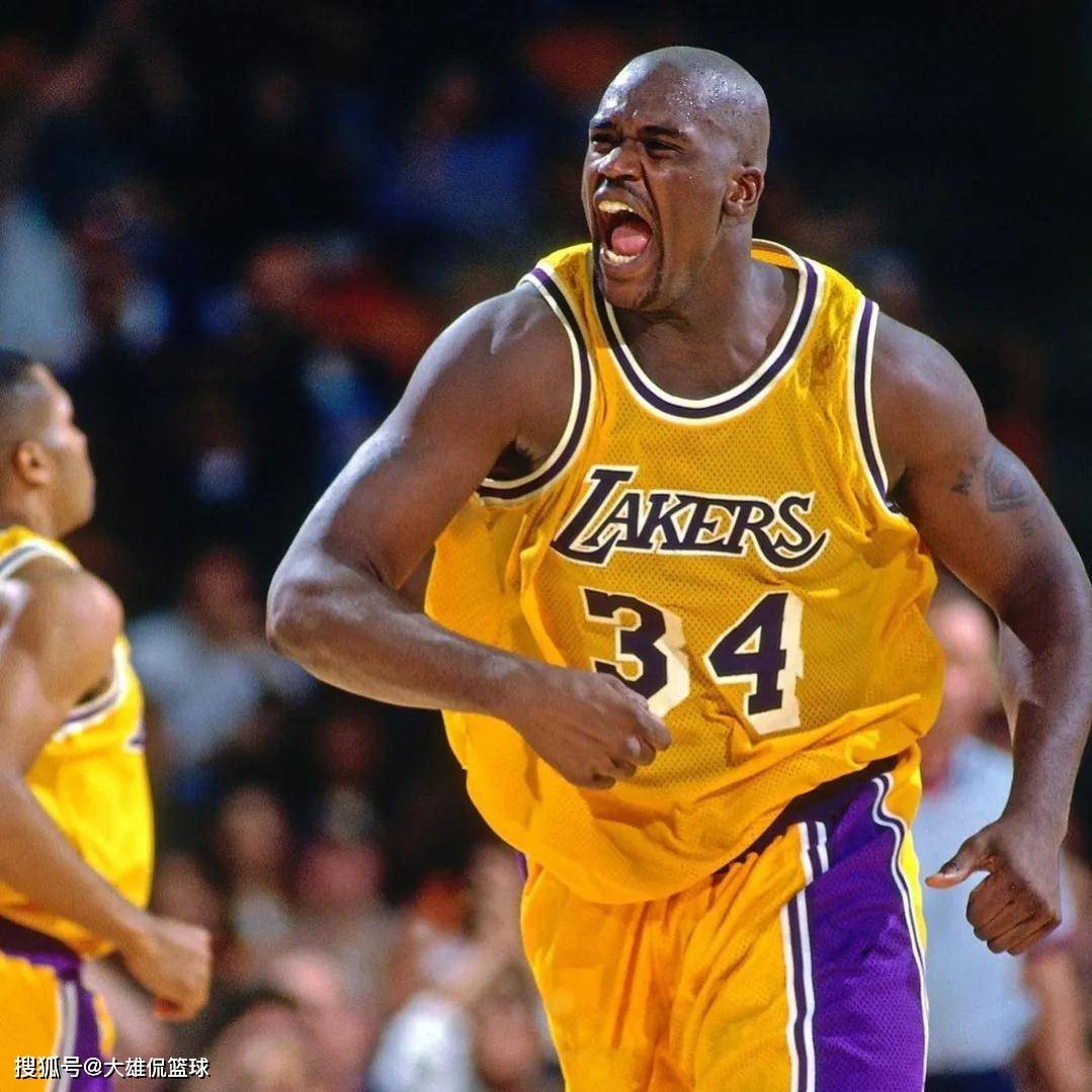 意天空列合同年最佳11人：迈尼昂、科纳特、DV9、莱万在列（意大利天空体育评选年度最佳11人：迈尼昂、科纳特、DV9、莱万入选）