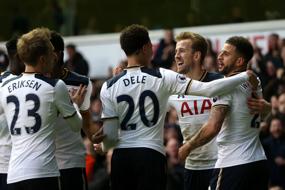 库里身穿阿贾·威尔逊的Nike A’ONE球鞋热身（库里热身穿阿贾·威尔逊签名款Nike A’ONE球鞋）