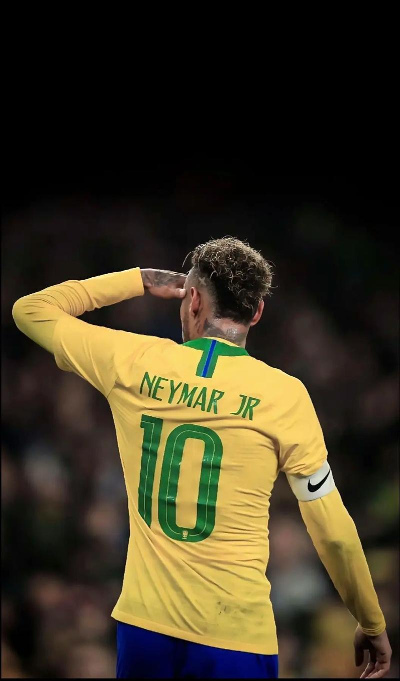 咪咕前方！@胡金秋21 手持冠军鼎登场，@浙江广厦篮球俱乐部 新赛季出征仪式（直击@浙江广厦篮球俱乐部新赛季出征仪式：@胡金秋21 手捧冠军鼎亮相）