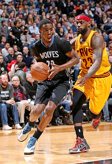 篮球湖人球员训练后心理状态稳定（湖人队球员训练后心理状态平稳）