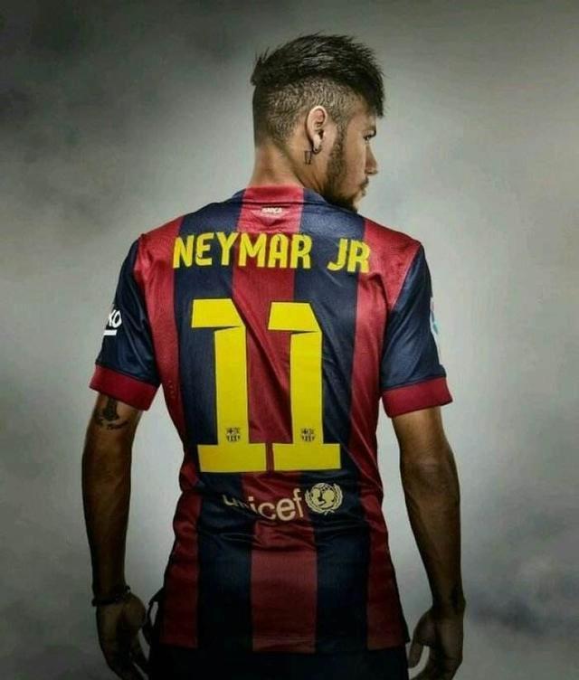 攻守兼备助博洛尼亚斩落领头羊那不勒斯，卢库米当选全场最佳（博洛尼亚力克榜首那不勒斯，卢库米攻防俱佳荣膺全场最佳）