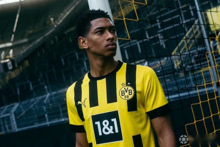 法尔克：拜仁计划明年夏天开启中国行，踢两场友谊赛（法尔克称拜仁计划明夏访华，安排两场热身赛）