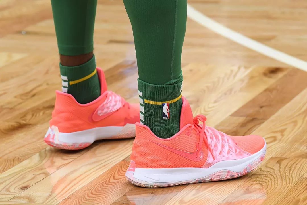 艾顿：我来湖人是填补空缺的，他们长期缺少攻守兼备的大个子（艾顿：加盟湖人是为补短板，球队长期缺少攻防一体的内线）