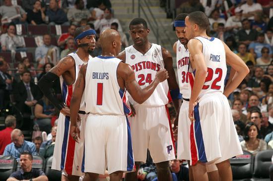 太阳报：库尼亚妻子比他年长6岁，两人相恋8年育有两个孩子（太阳报称库尼亚与年长6岁的妻子相恋8年 已育有两个孩子）