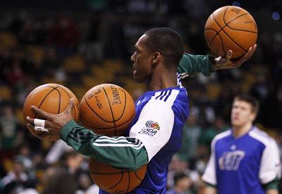 领先波兰3分+13个净胜球，荷兰基本锁定美加墨世界杯参赛席位（荷兰手握对波兰3分与13球净胜优势，几乎锁定美加墨世界杯资格）