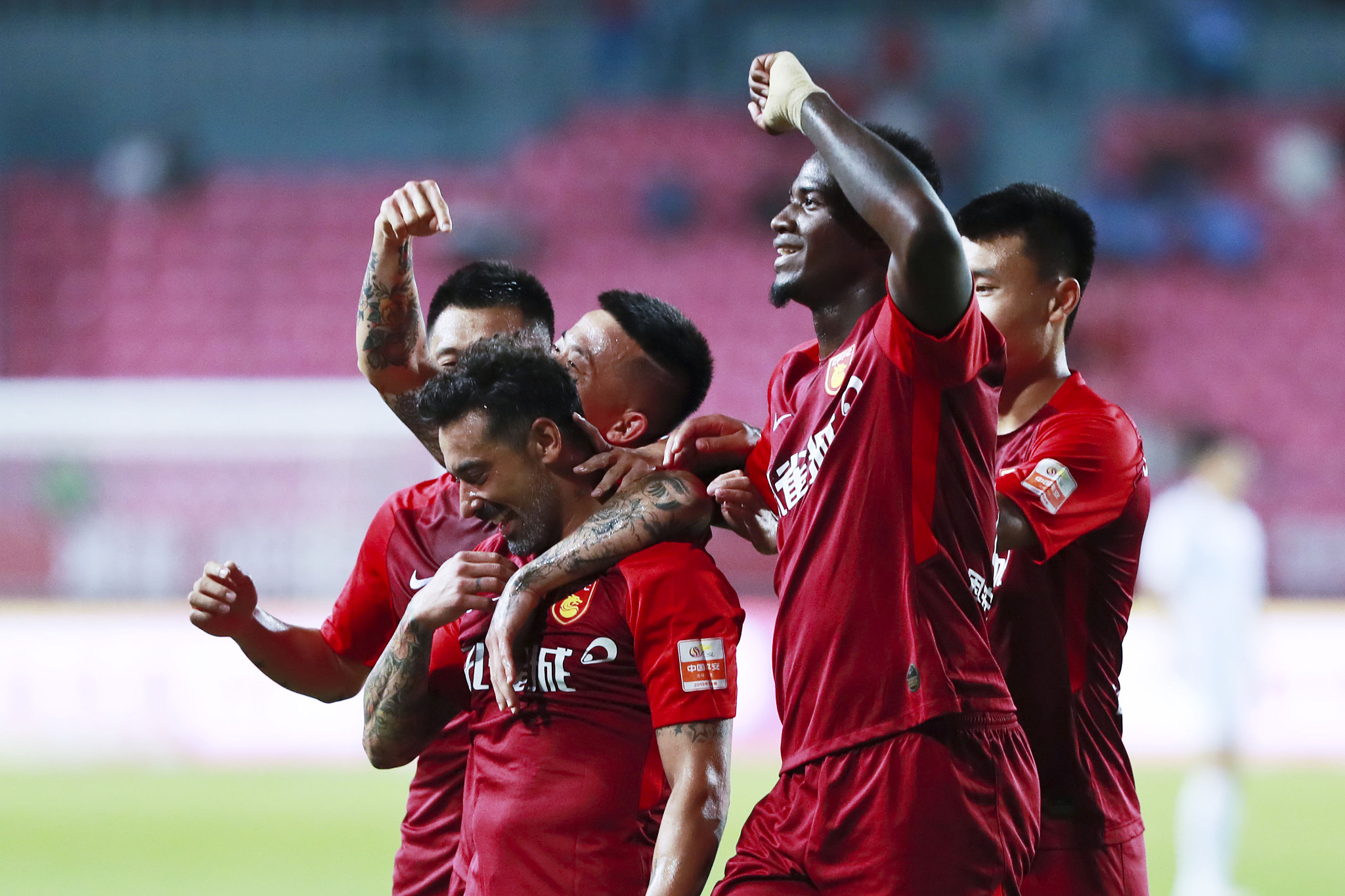 世欧预半场：莱万头球建功，波兰暂1-1马耳他（半场战况：莱万头球破门，波兰与马耳他1-1暂平）