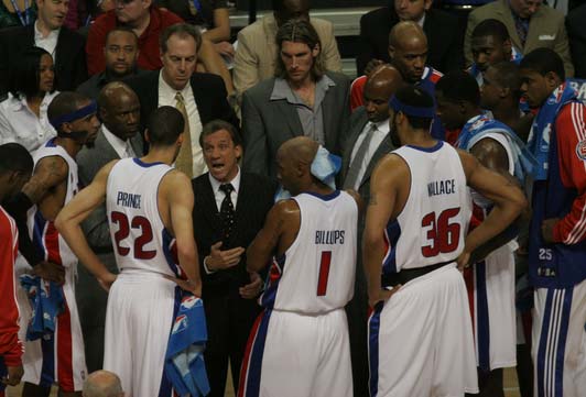 喀麦隆非洲杯大名单：姆伯莫领衔，巴索戈在列，奥纳纳无缘（喀麦隆非洲杯名单出炉：姆伯莫领衔，巴索戈入围，奥纳纳落选）