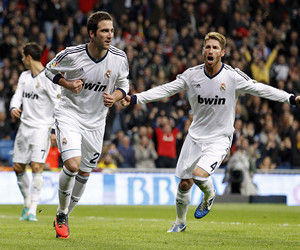 曼联迎战西汉姆联：德利赫特缺阵，阿莫林调整阵容（曼联战西汉姆联：德利赫特无缘出场，阿莫林调整首发）