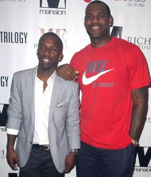 较上劲了！谢泼德上篮得分里夫斯三分回应 随后两人又对投三分打铁（火药味上来了！谢泼德上篮取分 里夫斯三分回敬 随后两人对飙三分均打铁）