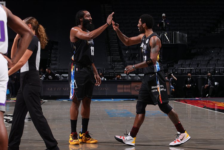 张陈治锋高效砍下11分9篮板，杨鸣场边为他握拳怒吼（张陈治锋高效斩获11分9板，杨鸣场边握拳怒吼助威）