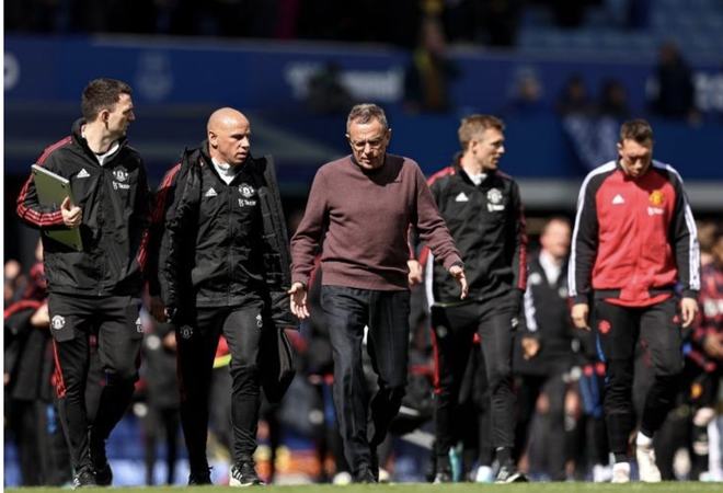 记者：国安厨师将退休，俱乐部将为其举办特殊的“退役”仪式（记者：国安厨师将告别岗位，俱乐部准备一场独特的“退役”仪式）