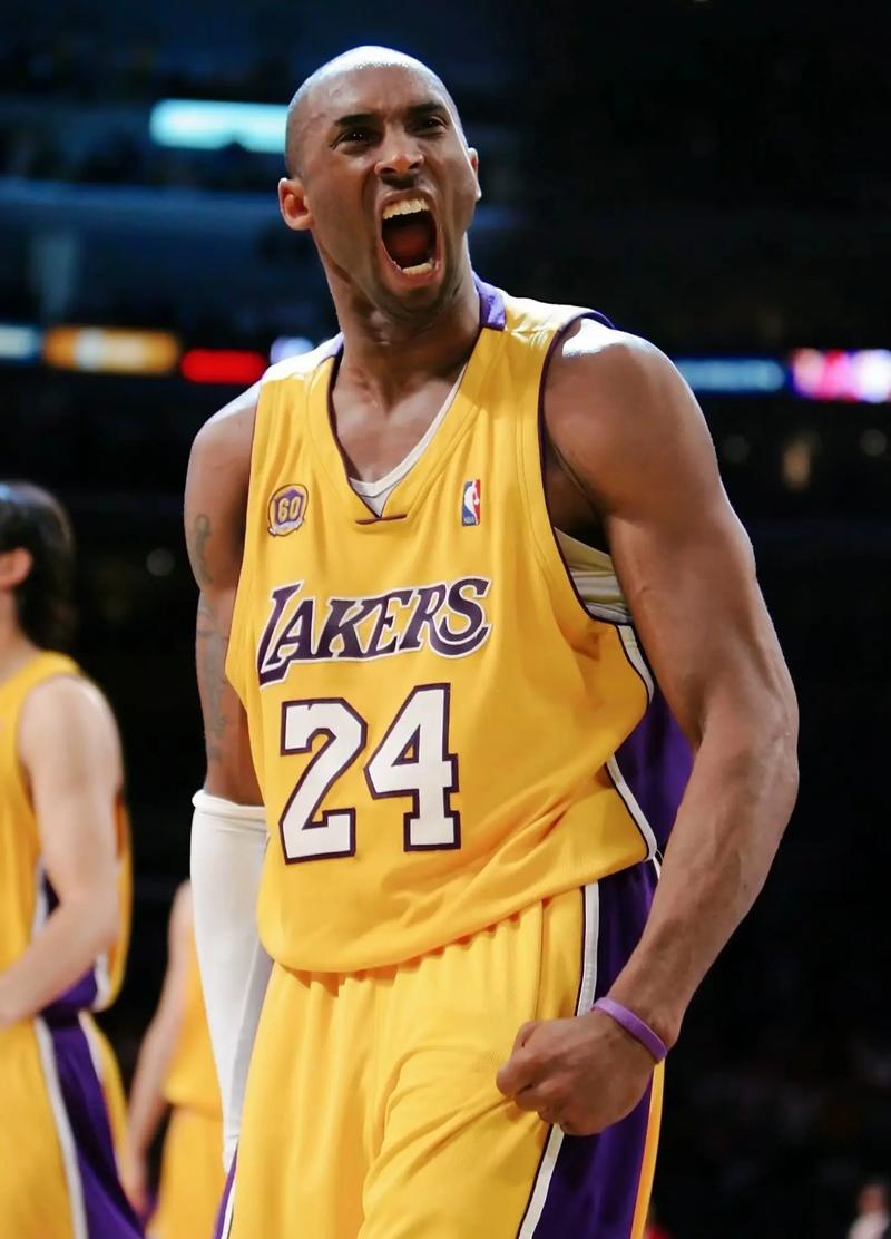 门将连续零封，稳定球队防线（门将连场零失球，稳固后防线）