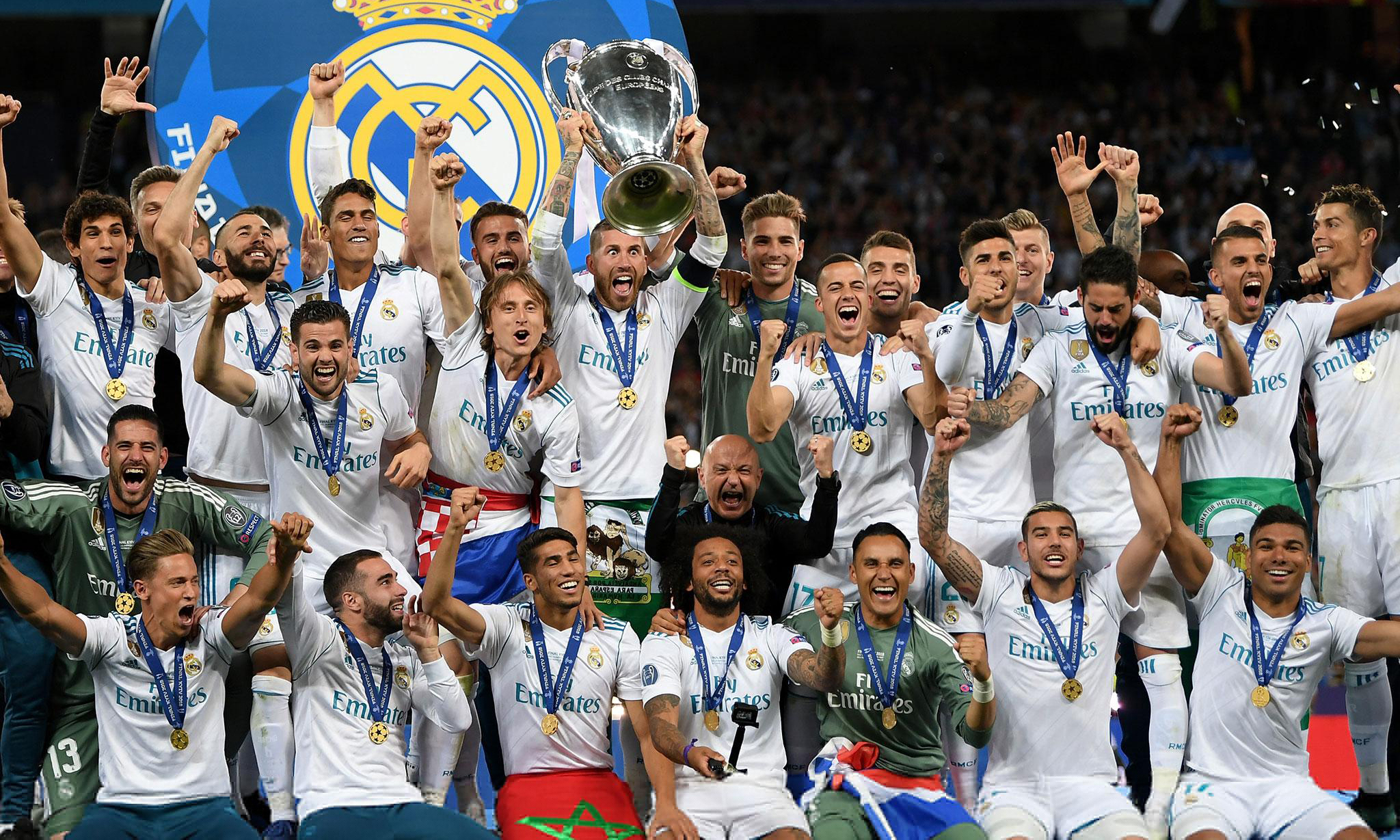 法尔克：拜仁考察了累西腓体育中场泽-卢卡斯，巴萨也有意（据法尔克报道，拜仁已考察累西腓体育中场泽-卢卡斯，巴萨同样关注）