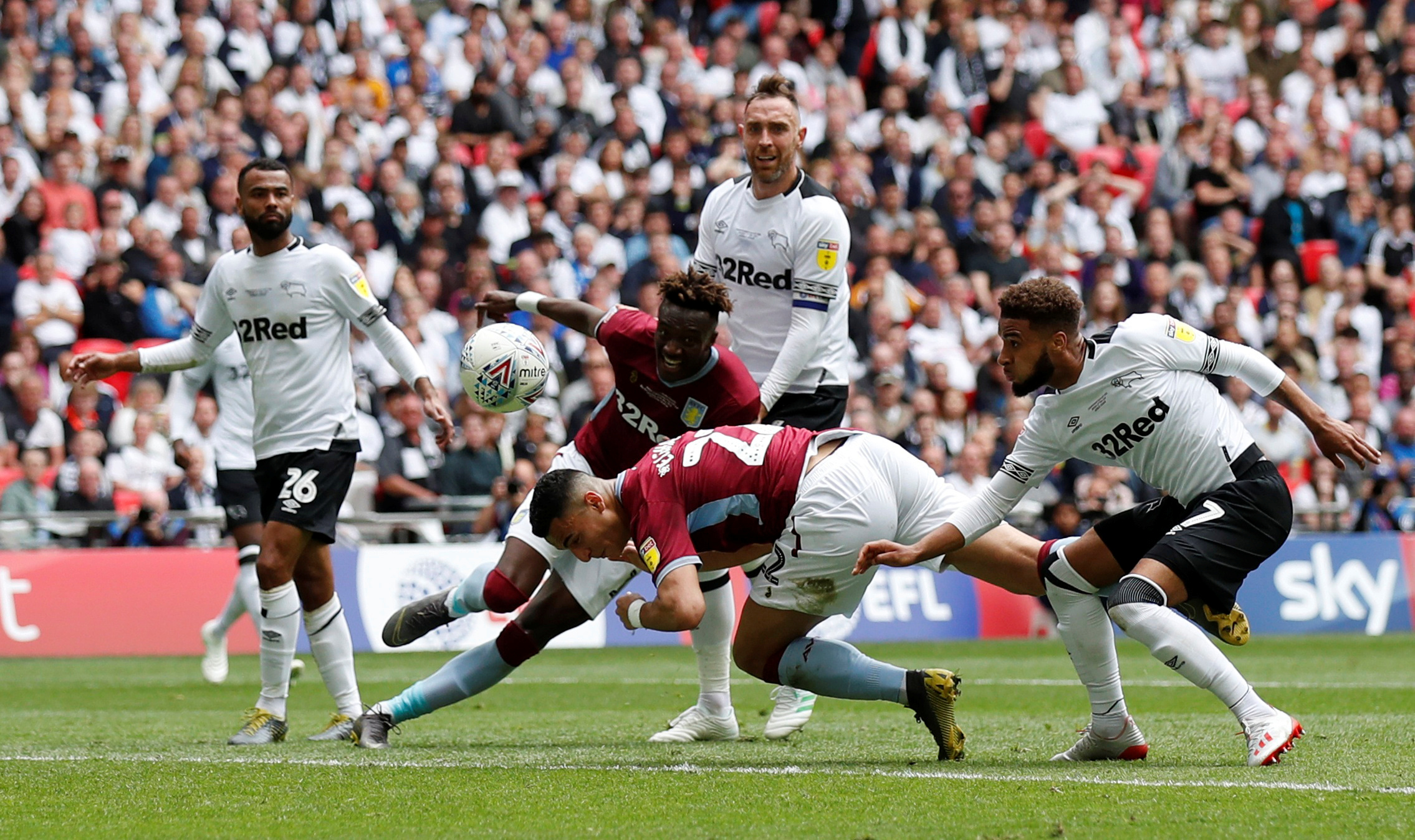 罗马诺：恰20不可能冬窗转会，未来2-3个月他会和国米谈未来（罗马诺：恰20冬窗不转会，接下来两三个月将与国米商谈前景）