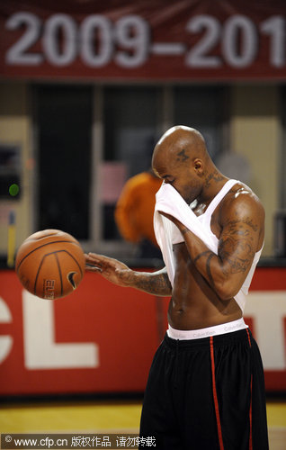 CBA杯战报：兰道夫28分，浙江91-78击败新疆（CBA杯速递：兰道夫砍28分，浙江91-78力克新疆）