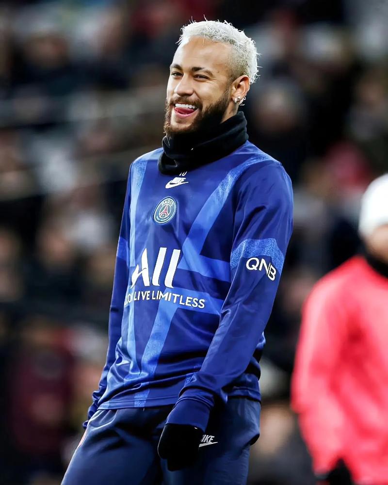 给我整的以为罗哥骗点球了一样，原来只是罚点球。。。（还以为罗哥在造点，结果只是主罚点球）