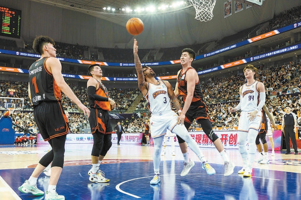 剑南春｜多特2-1客胜勒沃库森，安塞尔米诺、阿德耶米建功（剑南春｜多特客场2-1击败勒沃库森，安塞尔米诺与阿德耶米进球）