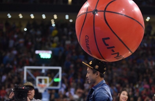 阿莱格里：我绝对没有冒犯裁判；莱奥具备成为中锋的特点（阿莱格里：绝无冒犯裁判之意，莱奥具备中锋潜质）