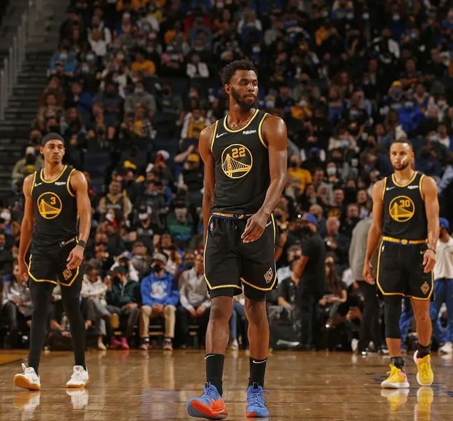 欧冠战报：孔德双响，克瑙夫破门，巴塞罗那2-1法兰克福（欧冠速递：孔德梅开二度，克瑙夫建功，巴萨2-1力克法兰克福）